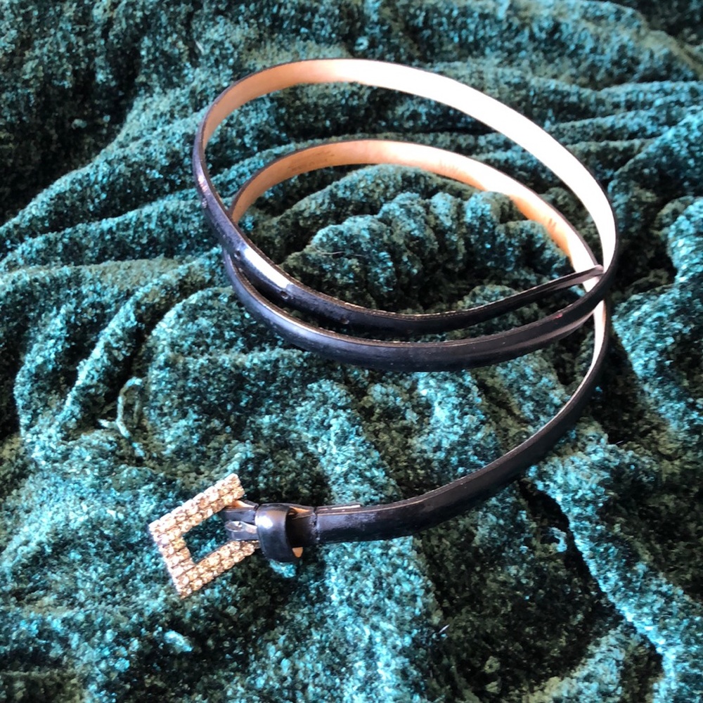 Beautiful thin leather belt with Sarausky crystals